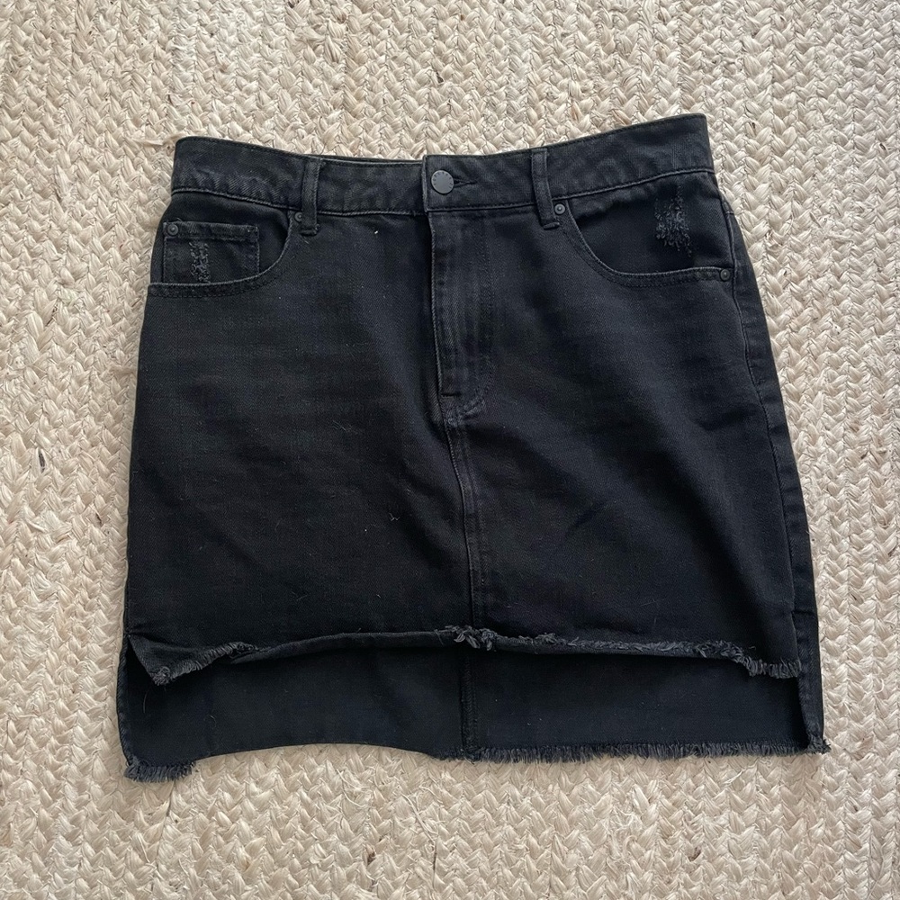 Forever 21 Black Denim Raw Hem Mini Skirt Waist Size 28